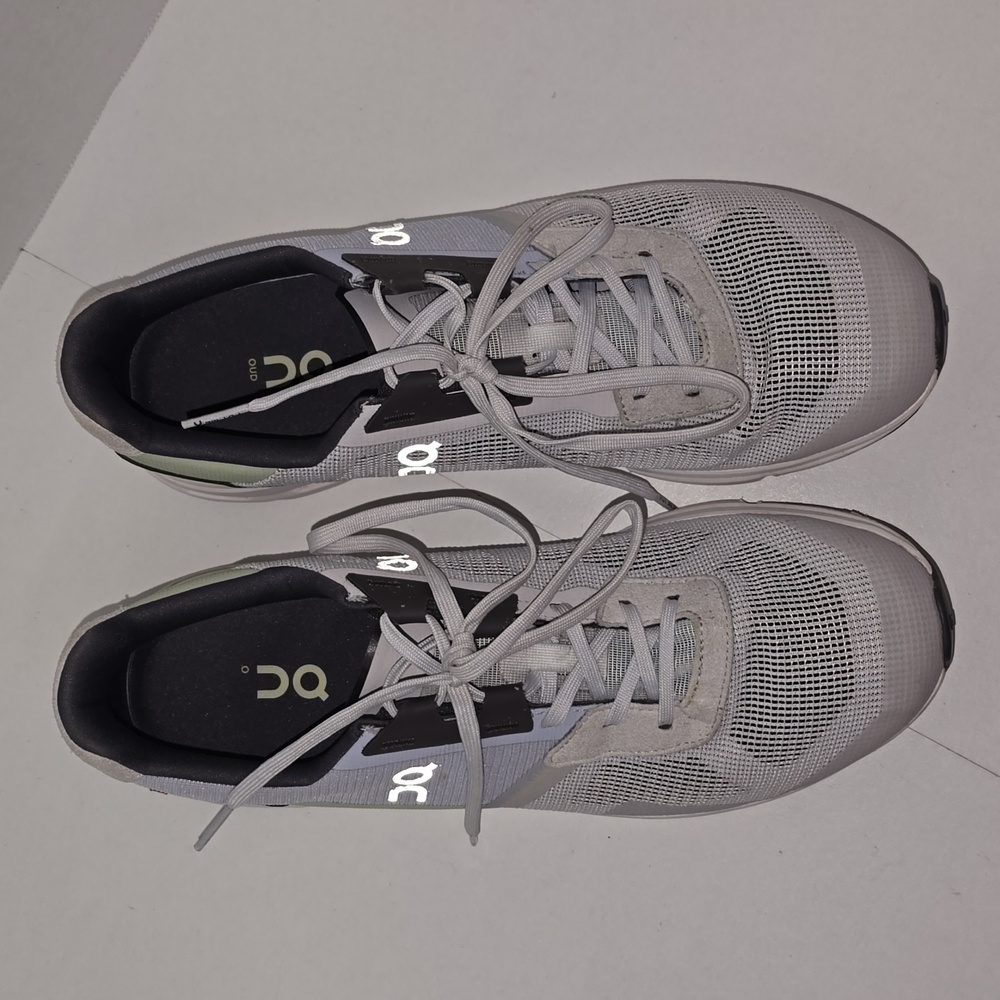 On Clouds Sneakers - Picture 3 of 14